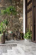 Luxe Paradise Premium Hotel