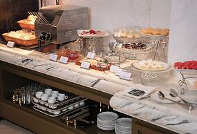 Luxe Paradise Premium Hotel