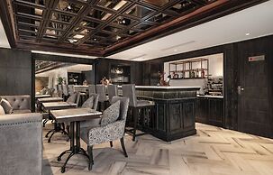 Luxe Paradise Premium Hotel