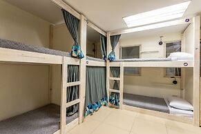 Baybayin Hostel and Co-Live