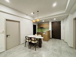 Cardinal Court - Vina We Stay