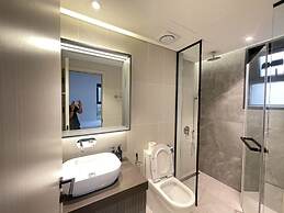 Cardinal Court - Vina We Stay