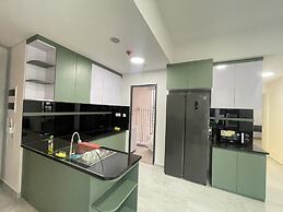 Cardinal Court - Vina We Stay