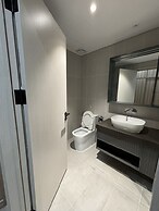 Cardinal Court - Vina We Stay