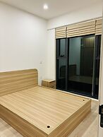 Cardinal Court - Vina We Stay