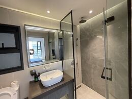 Cardinal Court - Vina We Stay