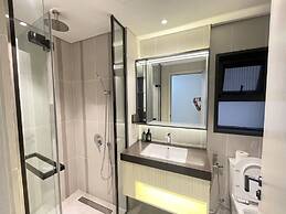 Cardinal Court - Vina We Stay