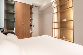 Happy Light Apartment in the Cardinal Court