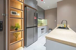 Happy Light Apartment in the Cardinal Court