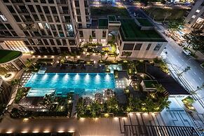 Happy Light Apartment in the Cardinal Court