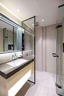 Happy Light Apartment in the Cardinal Court