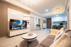 Happy Light Apartment in the Cardinal Court