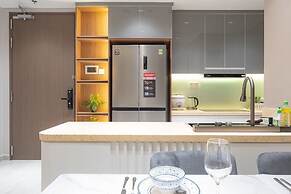 Happy Light Apartment in the Cardinal Court