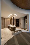 Happy Light Apartment in the Cardinal Court