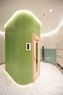 Happy Light Apartment in the Cardinal Court