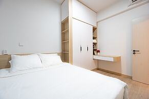 Happy Light Apartment in the Cardinal Court
