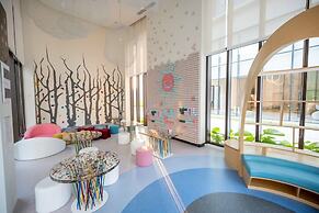 Happy Light Apartment in the Cardinal Court