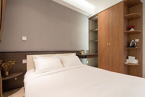 Happy Light Apartment in the Cardinal Court