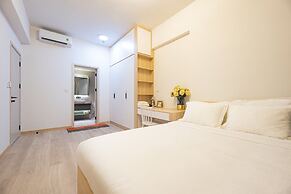 Happy Light Apartment in the Cardinal Court