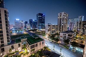 Happy Light Apartment in the Cardinal Court