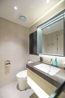 Happy Light Apartment in the Cardinal Court