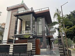 The Grand Mansion Hotel