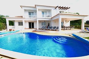 Beautiful 5 En-suite bed Villa With Private Pool