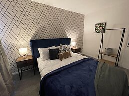 Convenient 3 bd House Salford 7 Guests