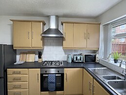 Convenient 3 bd House Salford 7 Guests