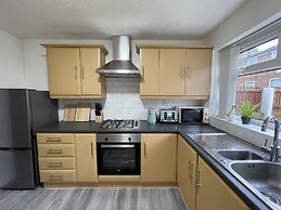 Convenient 3 bd House Salford 7 Guests