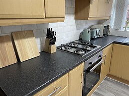 Convenient 3 bd House Salford 7 Guests