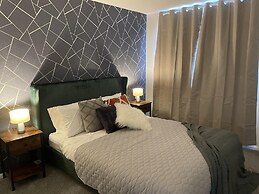 Convenient 3 bd House Salford 7 Guests