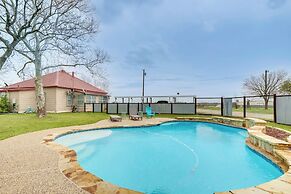 Large Group Getaway in Georgetown w/ Private Pool!