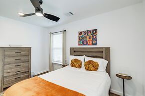 6 Mi to Dtwn: Sleek Houston Retreat!