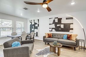6 Mi to Dtwn: Sleek Houston Retreat!