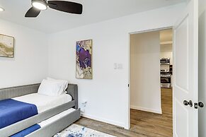 6 Mi to Dtwn: Sleek Houston Retreat!