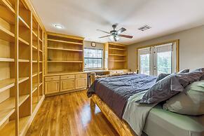 Scenic Alto Getaway w/ Mountain Views & Hot Tub!