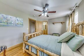 Scenic Alto Getaway w/ Mountain Views & Hot Tub!