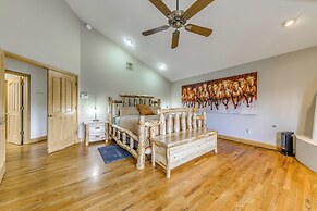 Scenic Alto Getaway w/ Mountain Views & Hot Tub!