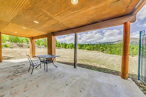 Scenic Alto Getaway w/ Mountain Views & Hot Tub!