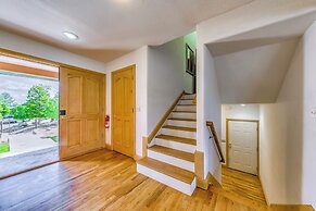 Scenic Alto Getaway w/ Mountain Views & Hot Tub!