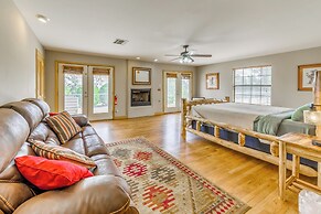 Scenic Alto Getaway w/ Mountain Views & Hot Tub!