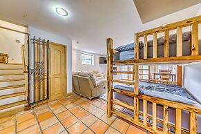 Scenic Alto Getaway w/ Mountain Views & Hot Tub!