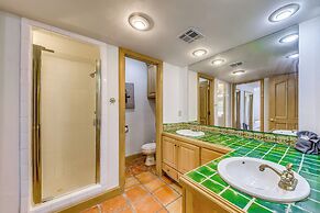 Scenic Alto Getaway w/ Mountain Views & Hot Tub!