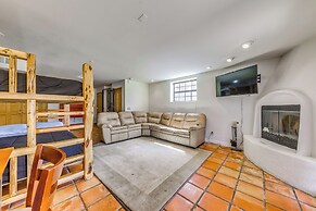 Scenic Alto Getaway w/ Mountain Views & Hot Tub!