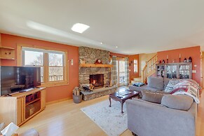 Spacious Harrison Cabin ~ 1 Mi to Long Lake!