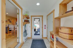 Spacious Harrison Cabin ~ 1 Mi to Long Lake!