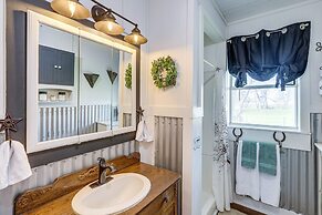 14 Acres w/ Pond Access: Farmhouse in Temple!