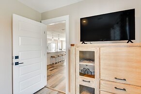 Bright Kitty Hawk Home w/ Hot Tub, Walk to Beach!