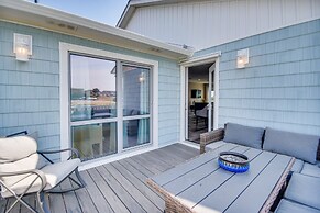 Bright Kitty Hawk Home w/ Hot Tub, Walk to Beach!